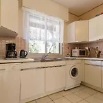 Spacieux Avec Jardin Clos Et Acces A 100m, Proche Commerces - - Fr-1-306-1049