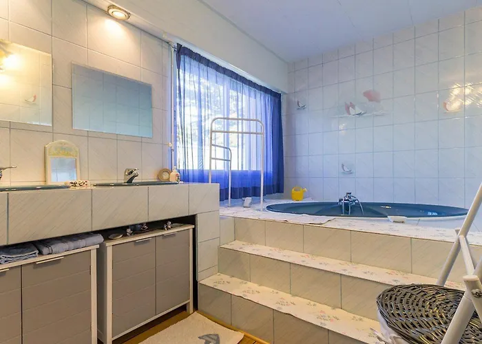 Spacieux Avec Jardin Clos Et Acces A 100m, Proche Commerces - - Fr-1-306-1049 * סן-ברבן-לה-פן