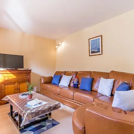Spacieux Avec Jardin Clos Et Acces A 100m, Proche Commerces - - Fr-1-306-1049